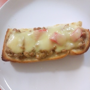 納豆・カニカマ・チーズのトースト